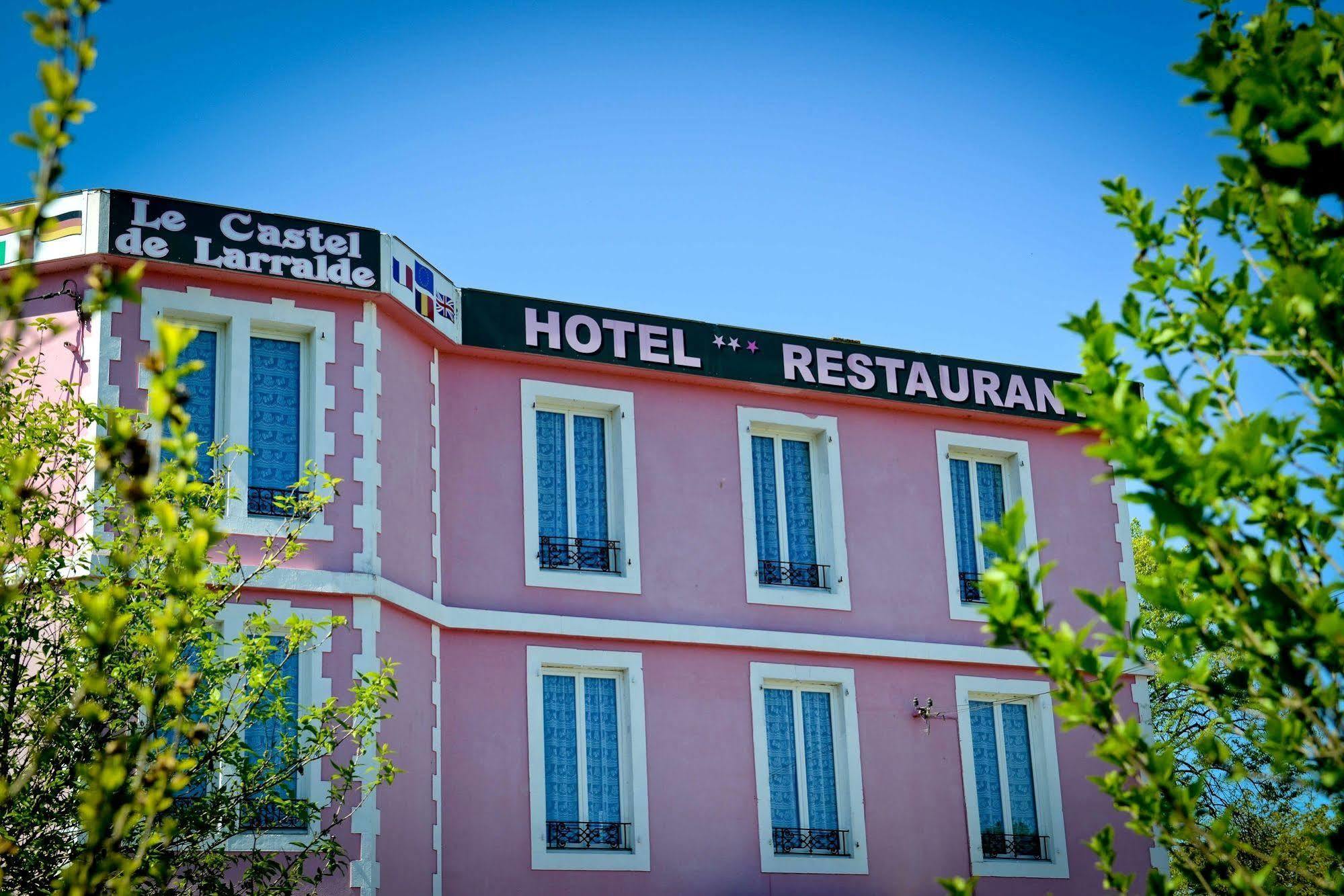 Hotel Le Castel De Larralde Assat Exterior foto